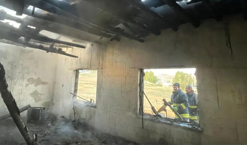 Van'da ev yangını